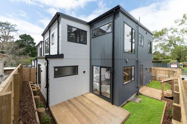 FREESTANDING BEAUTY IN LYNFIELD