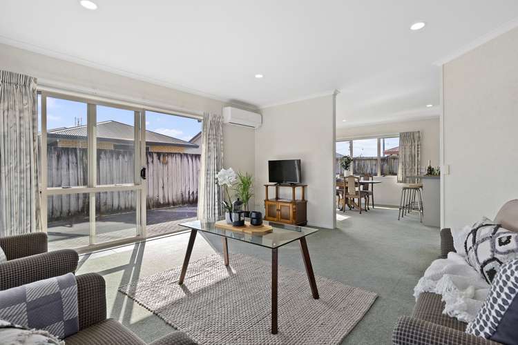 15 Thistlewood Avenue Hamilton East_6