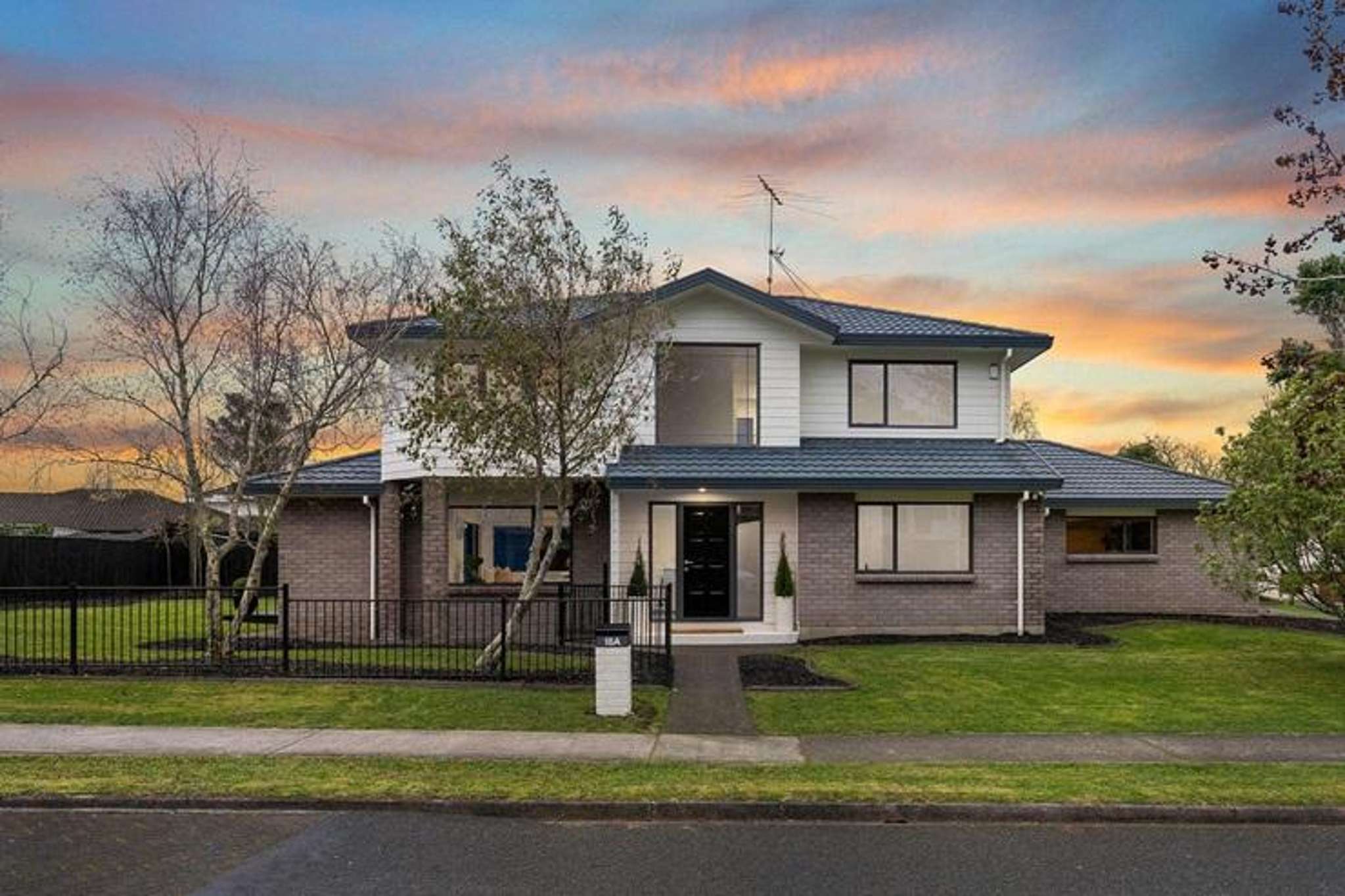 250 buyers swarm Auckland home: $200,000 renovation gamble pays off