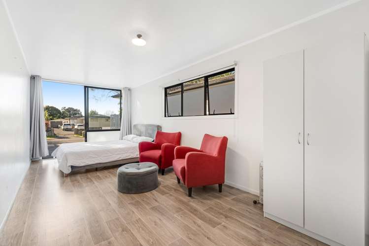 12 Sandrine Avenue Clover Park_17