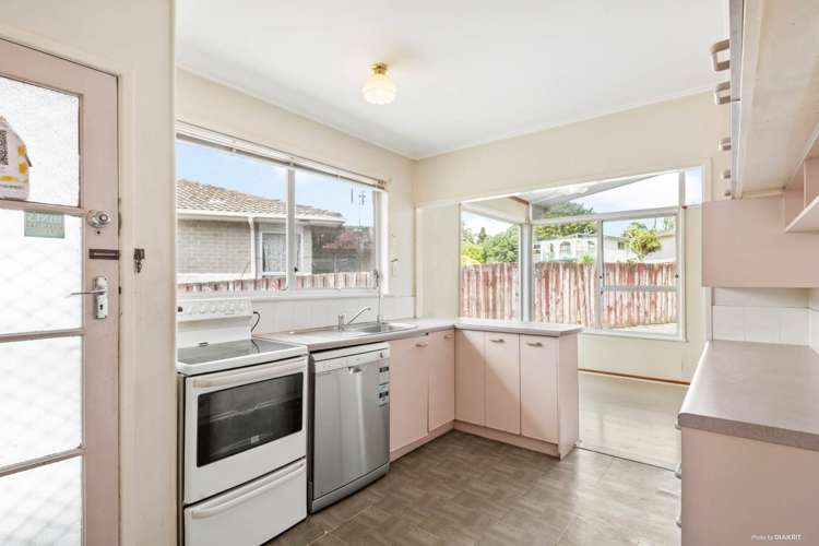 22 Finlow Drive Te Atatu South_10