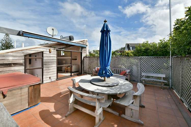 2/3 Beach Road Stanmore Bay_5