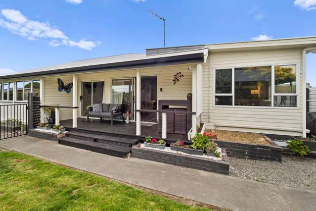 Renovated, sunny & ready to enjoy!