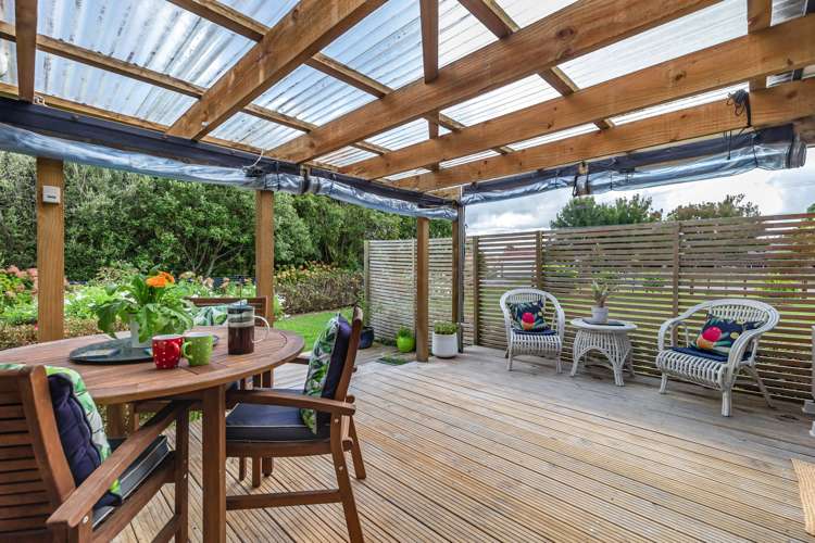 1098 Queen Street East Levin_1