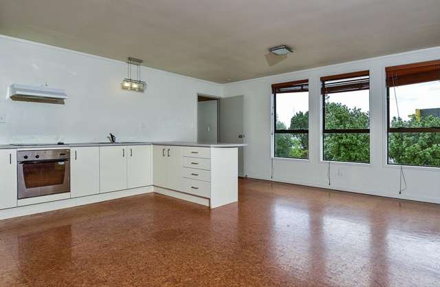 Sun-filled unit in Central Park Drive