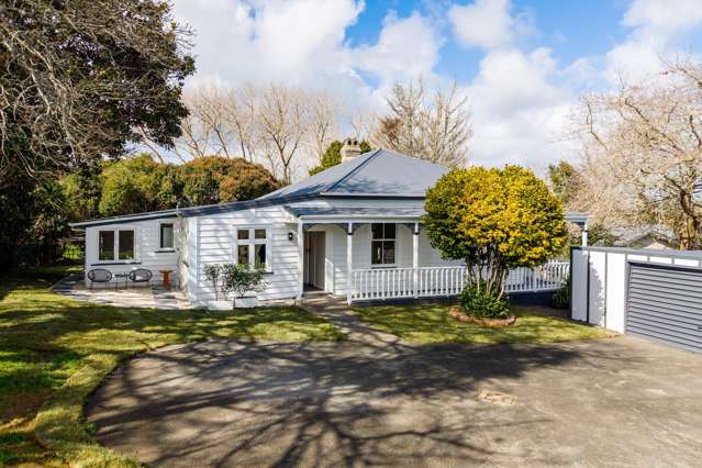 CONTEMPORARY YET CLASSIC - HAS TO BE SOLD!