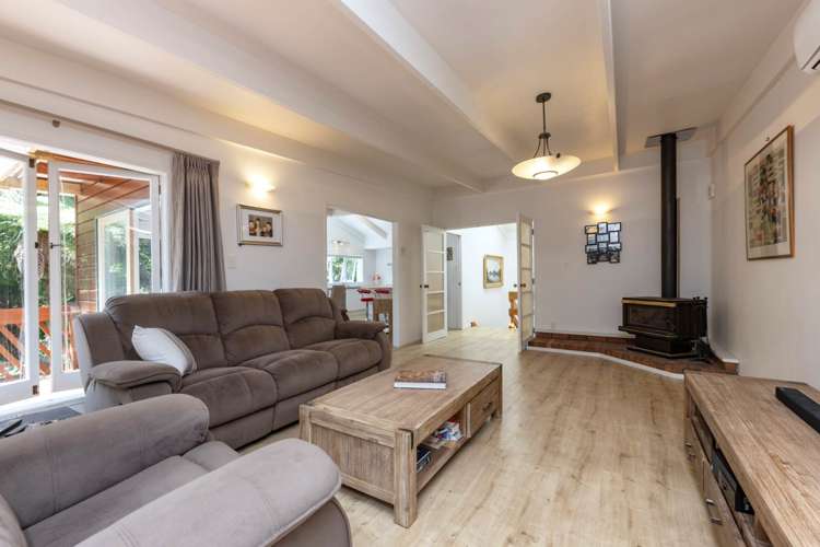 55 Bush Road Waiatarua_6