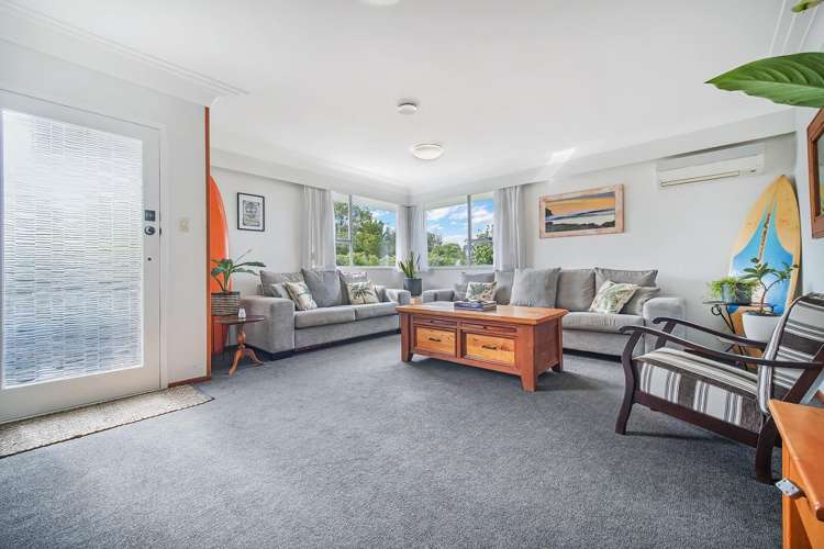 2/15 Poinsettia Place 11401_1