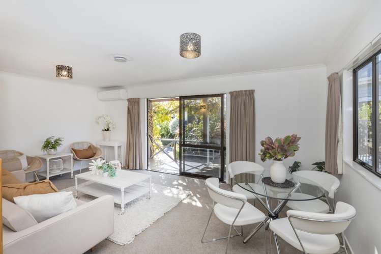 2/11 Duncan Street Sumner_1