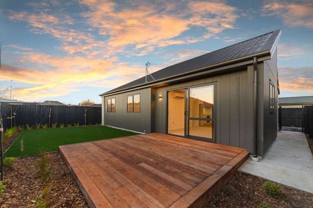 Brand New, Stylish And Sunny With Garage!