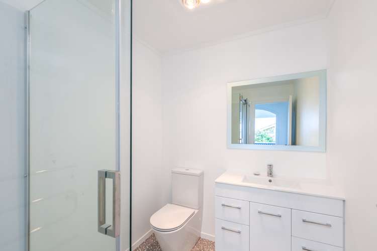 17 Piccadilly Circus Snells Beach_15