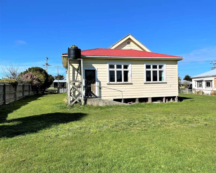 35 Main Road Owaka_19