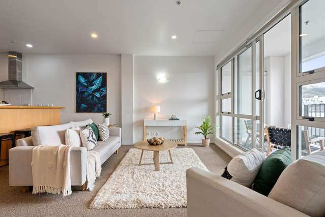 U409 and UG44/107 Thorndon Quay Pipitea_2