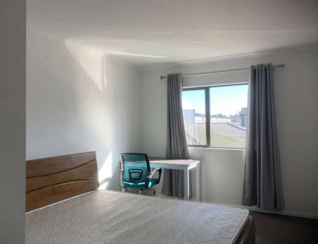 1/107 Knighton Road Hillcrest_2