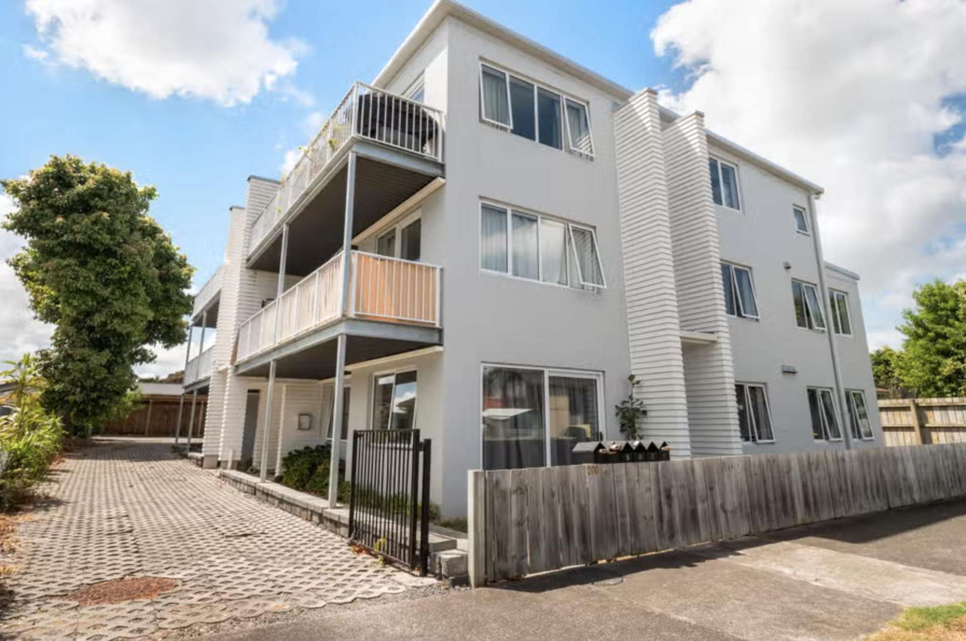 Units 1-6/200 Pilkington Road Point England_0