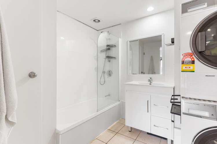 1q/10 Crown Lynn Place New Lynn_8