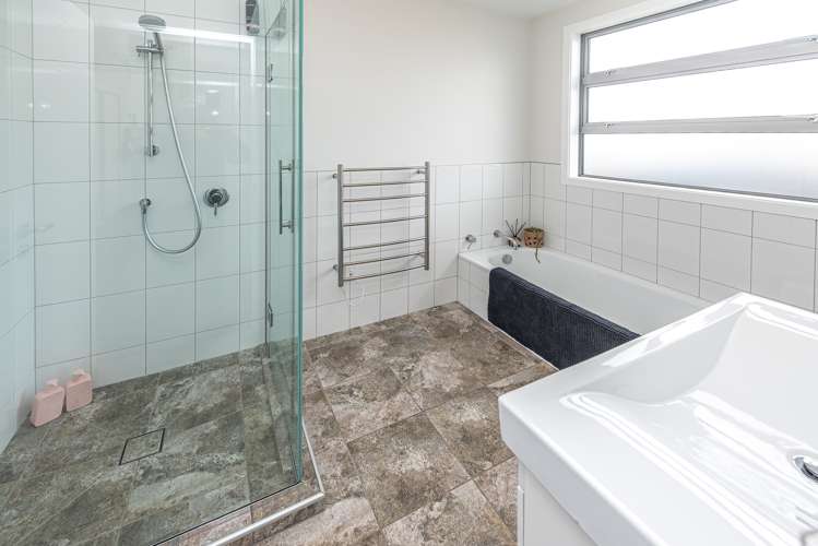 9 Lithgow Drive Otamatea_5