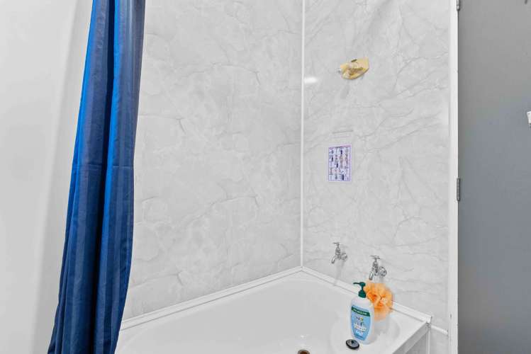 2/214 Crinan Street Appleby_9