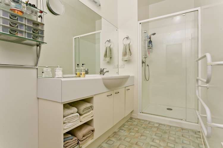 1/12 Herons Way Northcote_12