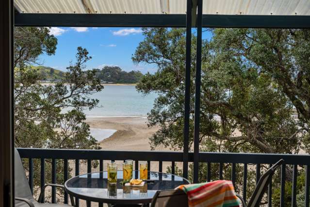 The Blue Bach - Your Summer Waterfront Retreat