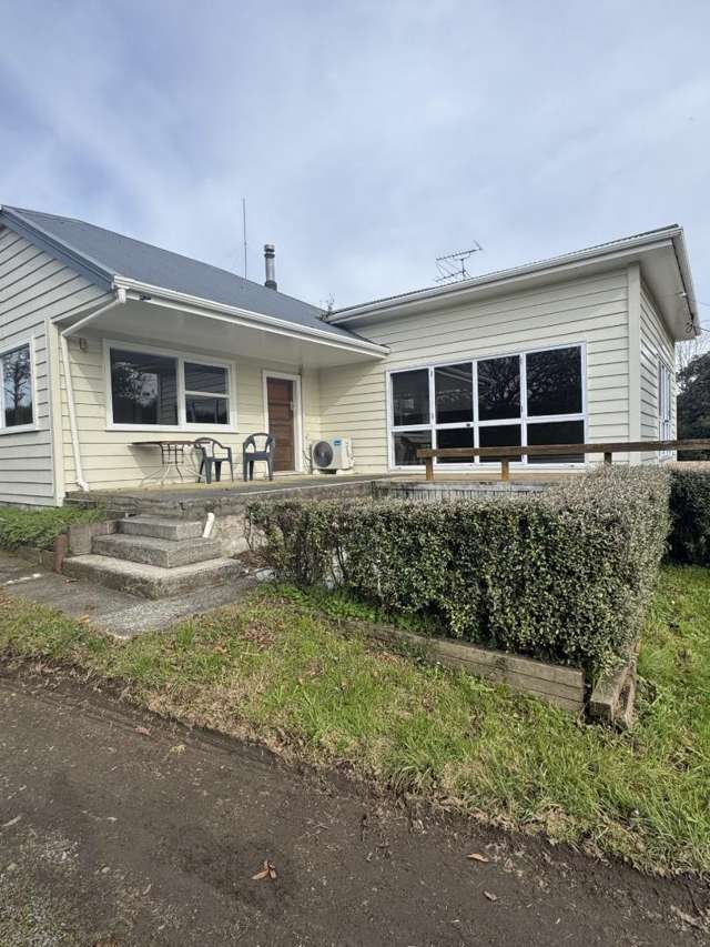 Bungalow in prime Kumeu location