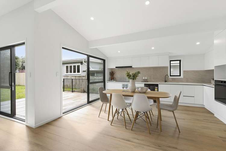 124 Apu Crescent Lyall Bay_3
