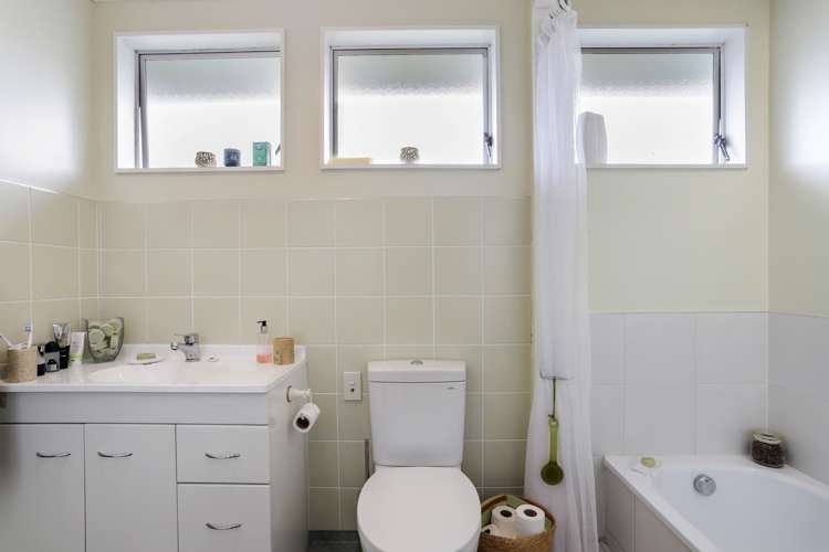 2/5 Kaumatua Place Te Atatu Peninsula_10