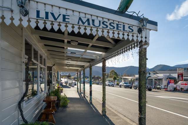 Live, work and play in iconic coastal town