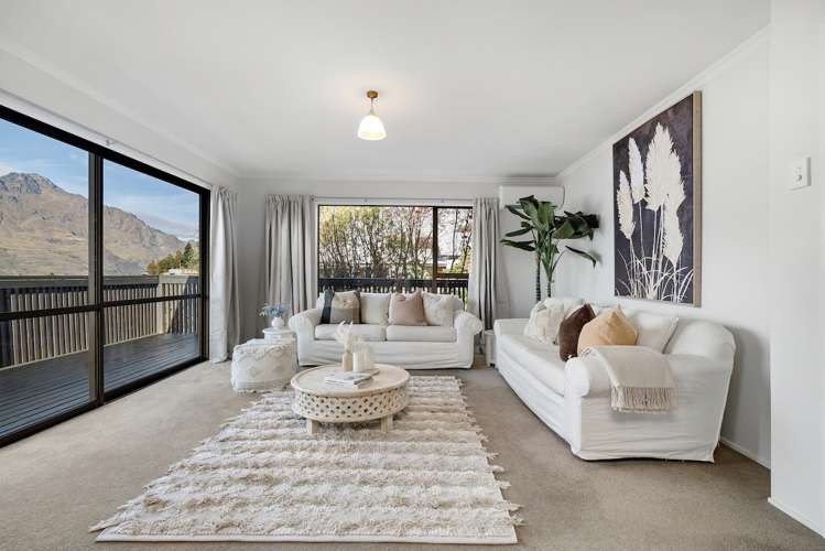 44 Wynyard Crescent Fernhill/Sunshine Bay_9