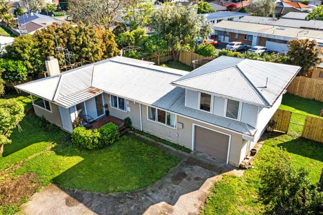 19 Sunny Bay Road Matua_2