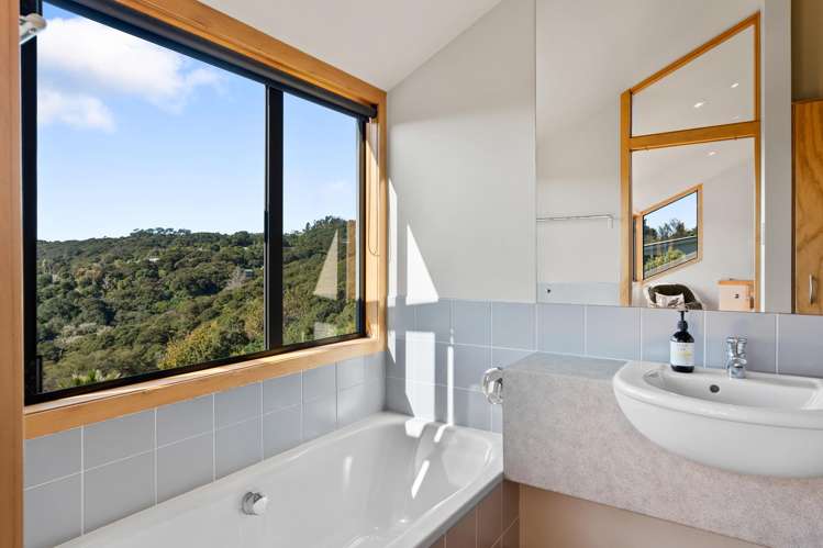 31 Marine View Road Onetangi_16