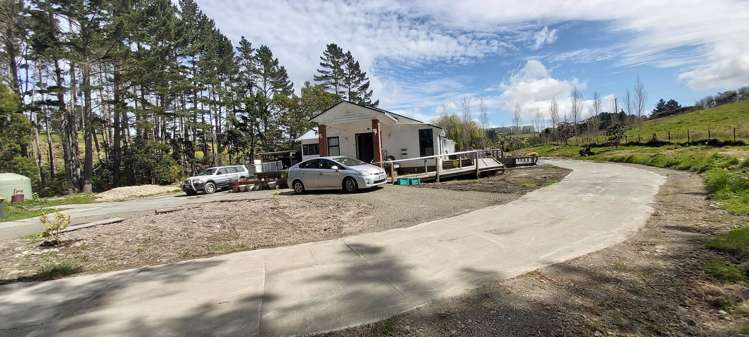 1471 East Coast Road Redvale_11