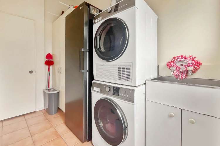 9 Loughanure Place Massey_14