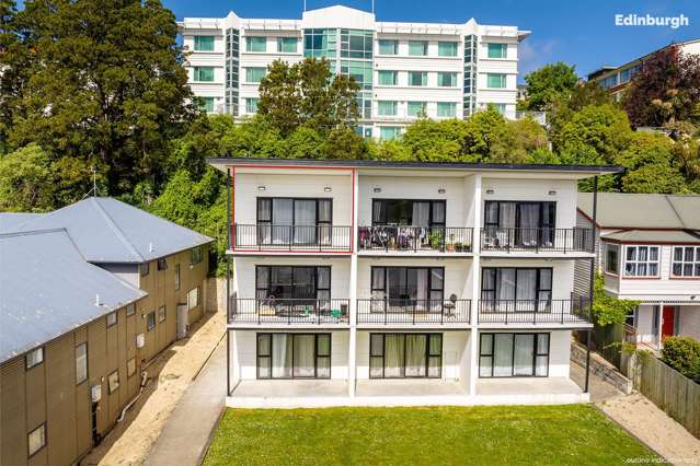 Upmarket campus apartment