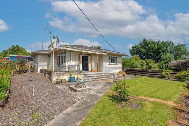 1061 Halcombe Road Halcombe_1