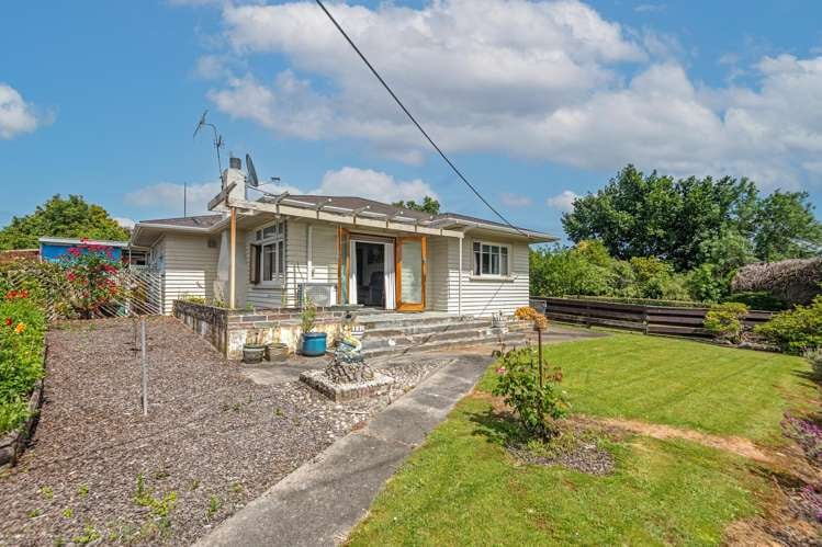 1061 Halcombe Road Halcombe_1