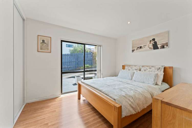 2/84 Totaravale Drive Totara Vale_7