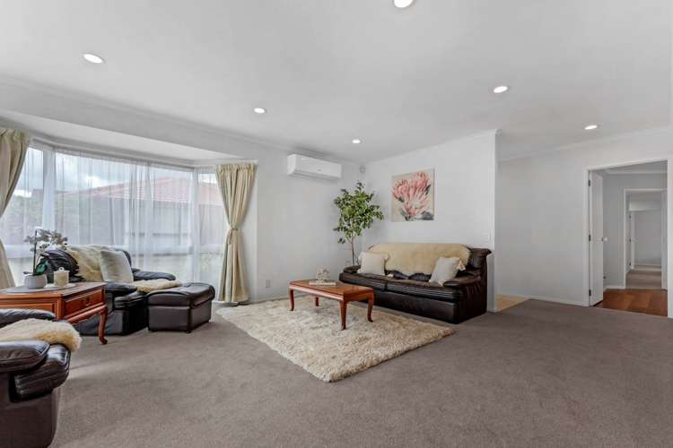 8 Headcorn Place Botany Downs_5