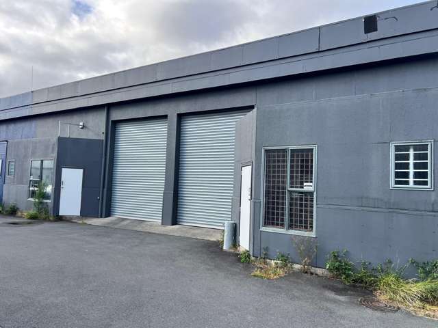 Warehouse space in central Paraparaumu