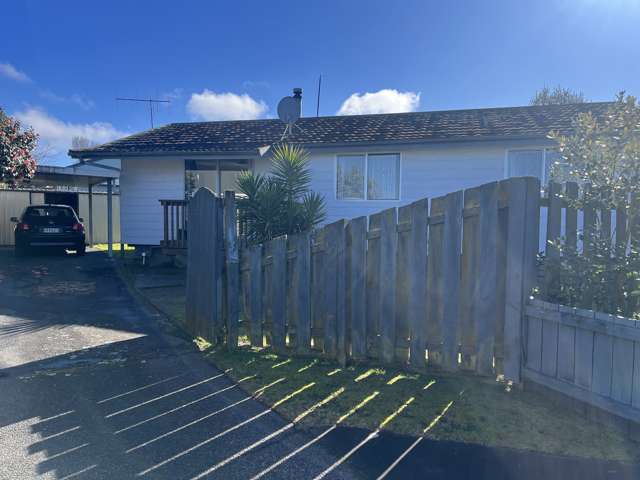 Cosy 3 - Bedroom Home with Sunny Backyard!