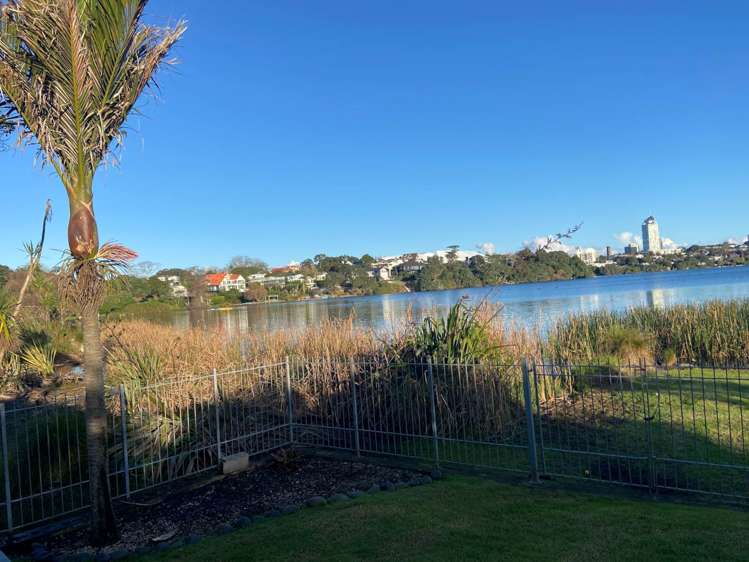 2/38 Kitchener Road Milford_2