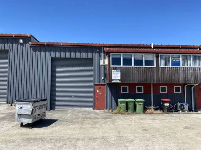 High-Stud Industrial Unit for Lease