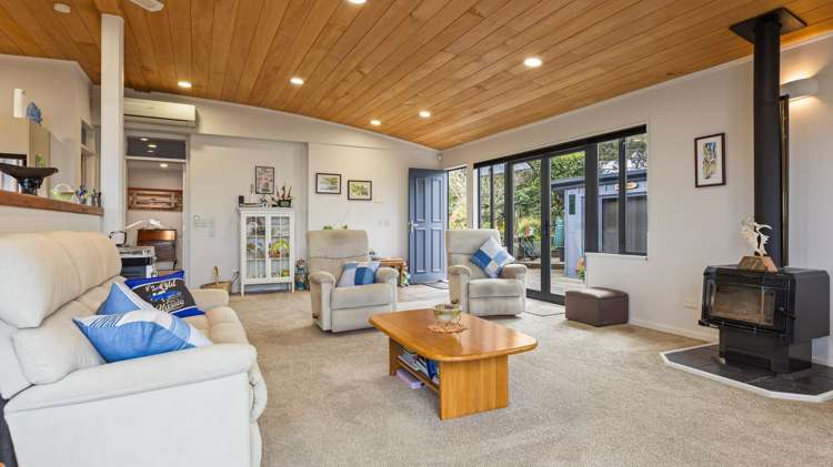 2/50 Wakeman Road Acacia Bay_6