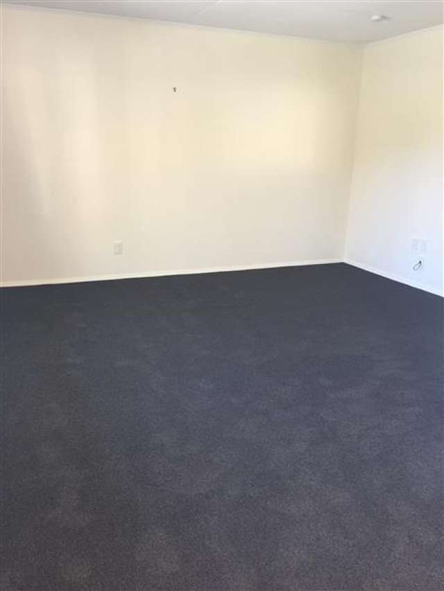 2/200 Nile Street 10810_3