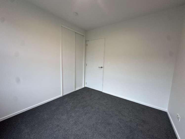 16 Accadia Drive 11103_5