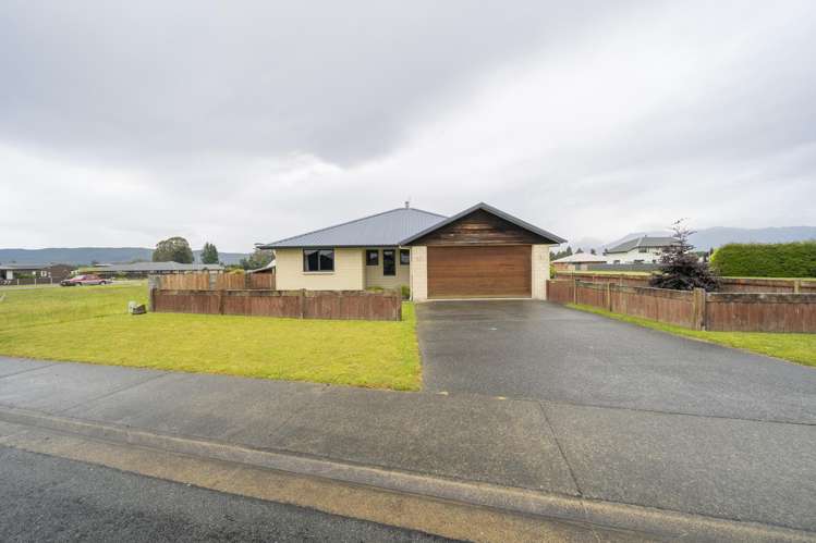 66 Orbell Crescent Te Anau_23