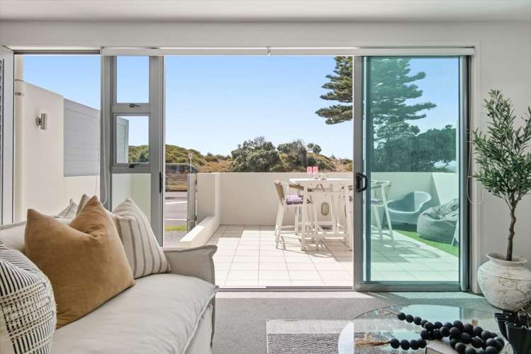 2/135 Marine Parade Mount Maunganui_14