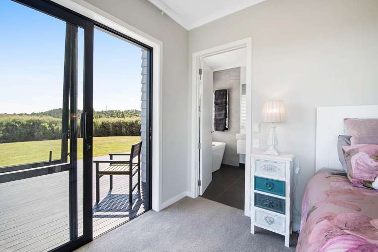 242 Hillcrest Road Wainui_18