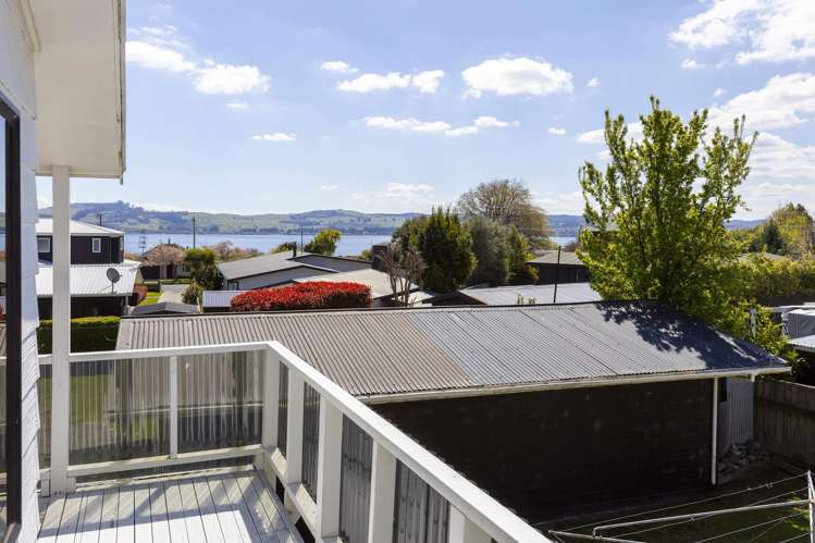 1 and 2/8 Charles Crescent Rainbow Point_16