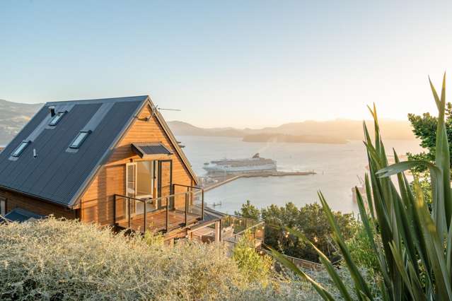 Elevated harbour living in Lyttelton